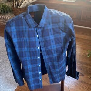Men's Blackwatch plaid Christmas casual dress shirt in large.